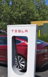 Електромобілі Tesla навчились розпізнавати знаки обмеження швидкості