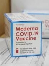 FDA відкладає щеплення підлітків вакциною Moderna через можливі ризики